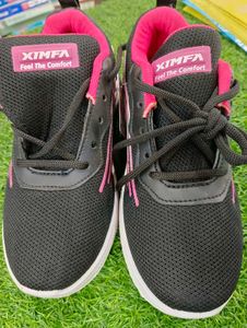 Black &amp; Pink Sports Shoes
