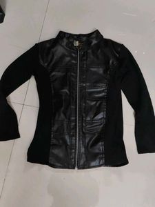 Leather Jacket 🧥 Brings Warmth Protecs Body