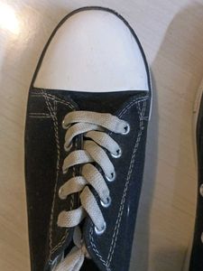 Black/White Shoes With Laces