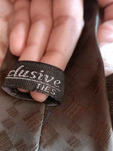 Stylish Tie &amp; Pocket Square Set