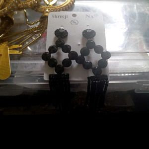 Beautiful Earings In Black Colour