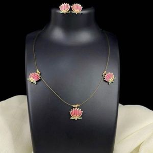 Lotus Necklace Set