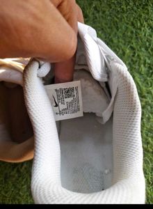 AIR FORCE 1 TRIPLE WHITE 2
