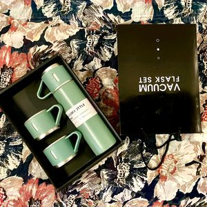 Stainless Steel Vacuum Flask Set(Multi Colour As Per Availability To Send Buyer)