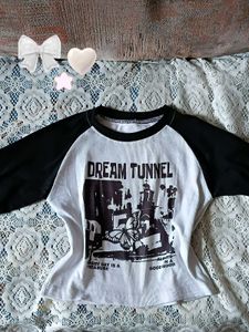 ୨ . ࣪ Long sleeved crop top ! 🍙
