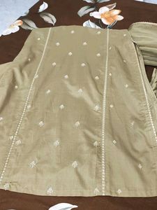 Elegant Embroidered Kurta Set With Net Dupatta