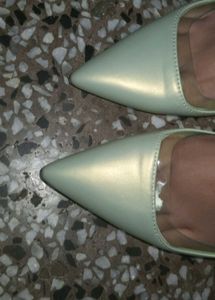 Pointed Heels Sage Green With Golden Shine🦢🤍