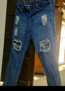 Girls_blue_damage_jeans