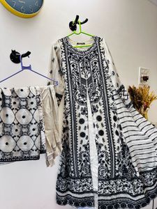 Elegant Embroidered Kurta Set