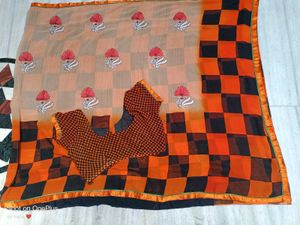 Elegant Floral &amp; Checkered Saree