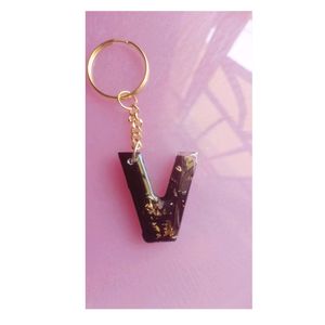 Resin Keychain Letter &#34;V&#34;
