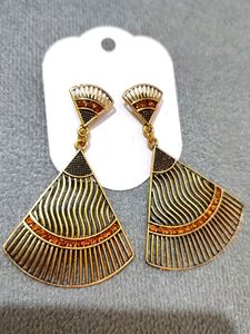 Unique Design Earrings Very Light Weight