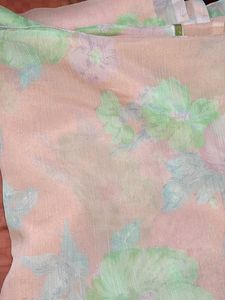 Pink Floral Georgette Saree –Lightweight &amp; Elegant