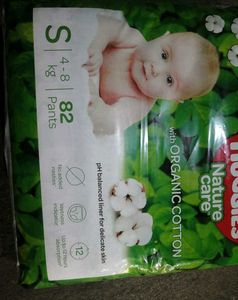 Pack Of 82 Huggies Nature Diapers + 3 Pants Free