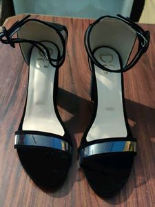30 Rs Off :Black Heel