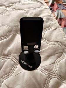 Metropolis Phone Stand