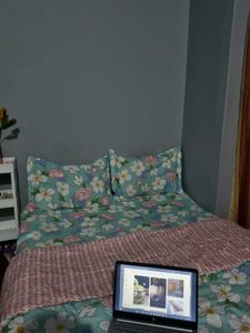 Comforter 1 Bedsheet 2 Pillow Cover Comb