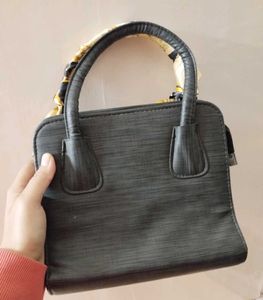 Stylish Handbag without pompom