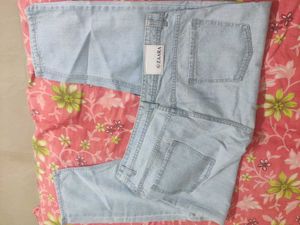 Zaara Light Wash Jeans