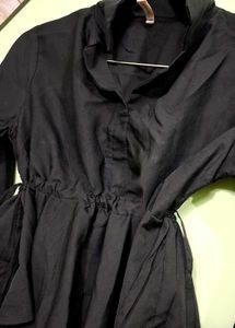 Black Trendy Top With Adjustable Strings.