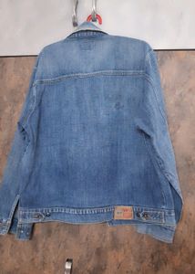 DENIM JACKET FOR THE STYLE AND FASHION..