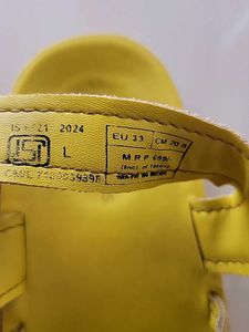 Cute girl&#39;s Sandals