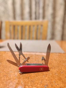 Victorinox Huntsman Swiss Army Knife 🛠️