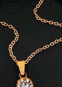 Elegant Gold Pendant Necklace