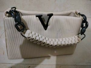 sling bag with good condition