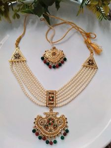 Elegant Pearl Necklace Set