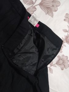 Knee Length Black Skirt😍