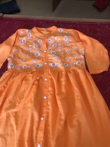 kurti orange 40-42 size ko a jayegi