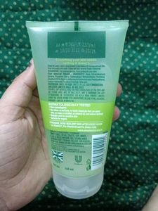 Simple Refreshing Facial Wash