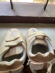 Girls shoe used