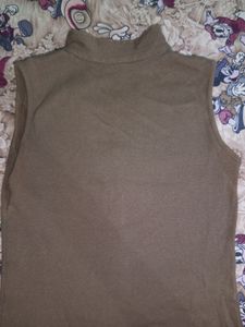 Collar Sleeveless Top
