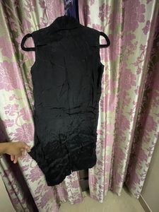 A Casual Black Straight Shift Dress