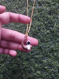 Astronaut Neck PIECE WITH GOLDEN CHAIN