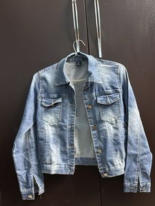 DENIM WOMEN’s JACKET