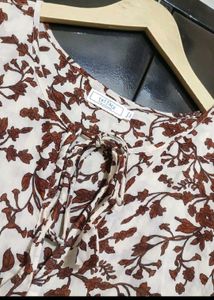 Brown🟤 Printed Dress For Girl Or Women 46 Bust