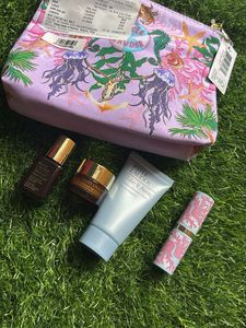 Estee Lauder Skin are Kit With Pouch