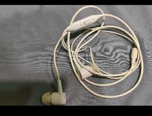 White Wired Earbuds