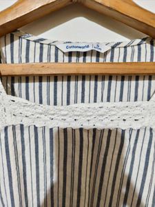 Size S/ M Striped Square Neck Top