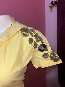 🪐 y2k fitted butter yellow shirt 🪐