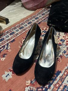 Black And Gold Pumps