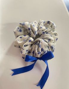 Floral Bliss Scrunchie💐✨