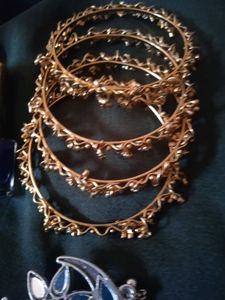 8 Item Earings