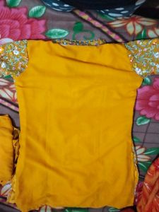 Discount ❣️☀️Yellow Beautiful Embroided Kurta Set