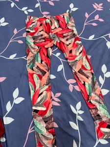 Feather Print Leggings. Size XS