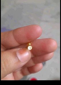 18 cr. Gold Stud Earrings.