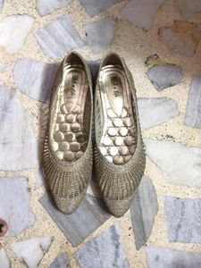 Stunning Golden Jutti For Women